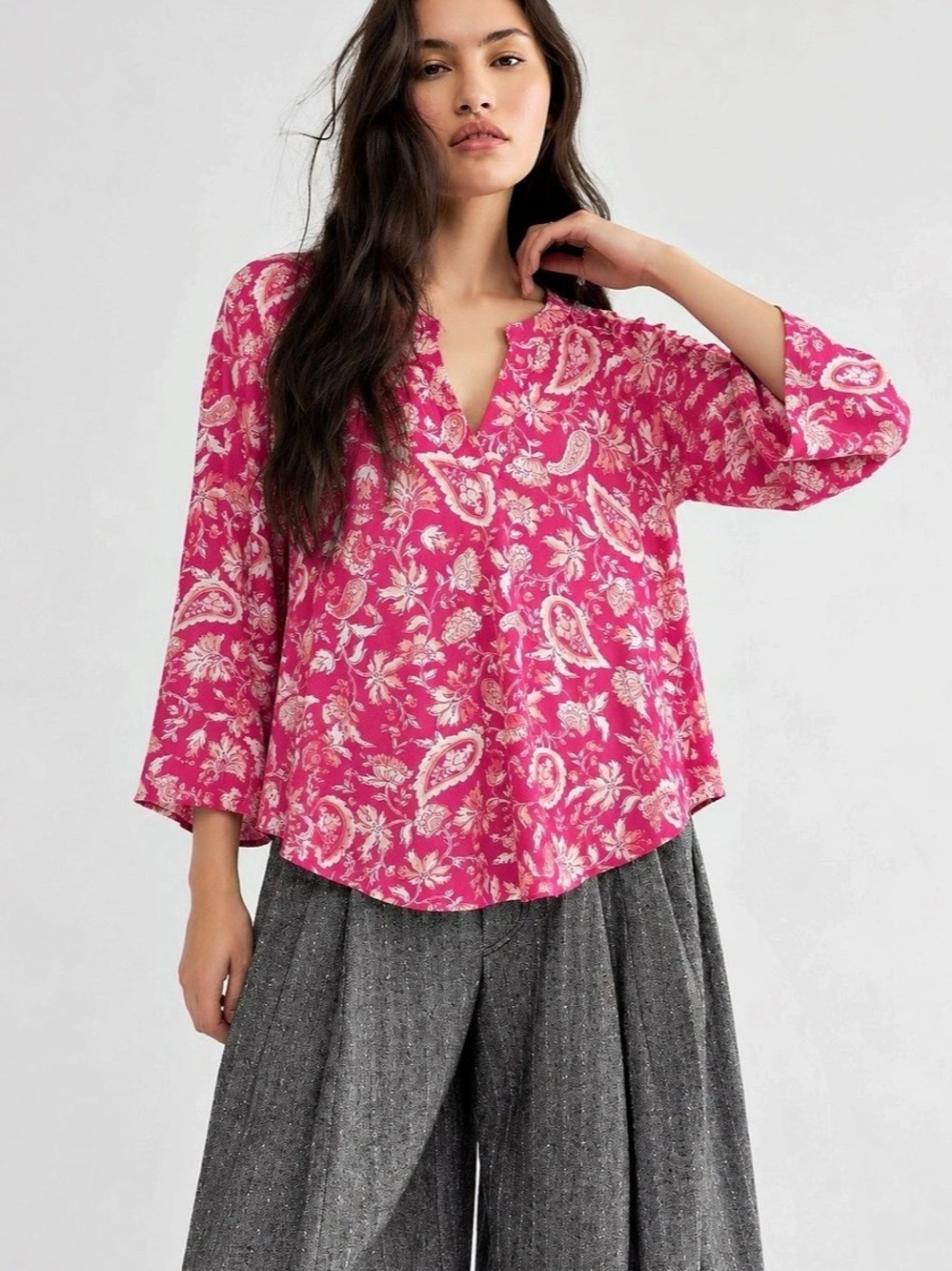 329. Dear Scarlett Lizzy Top Floral V-Neck Blouse Pink & White Size Small